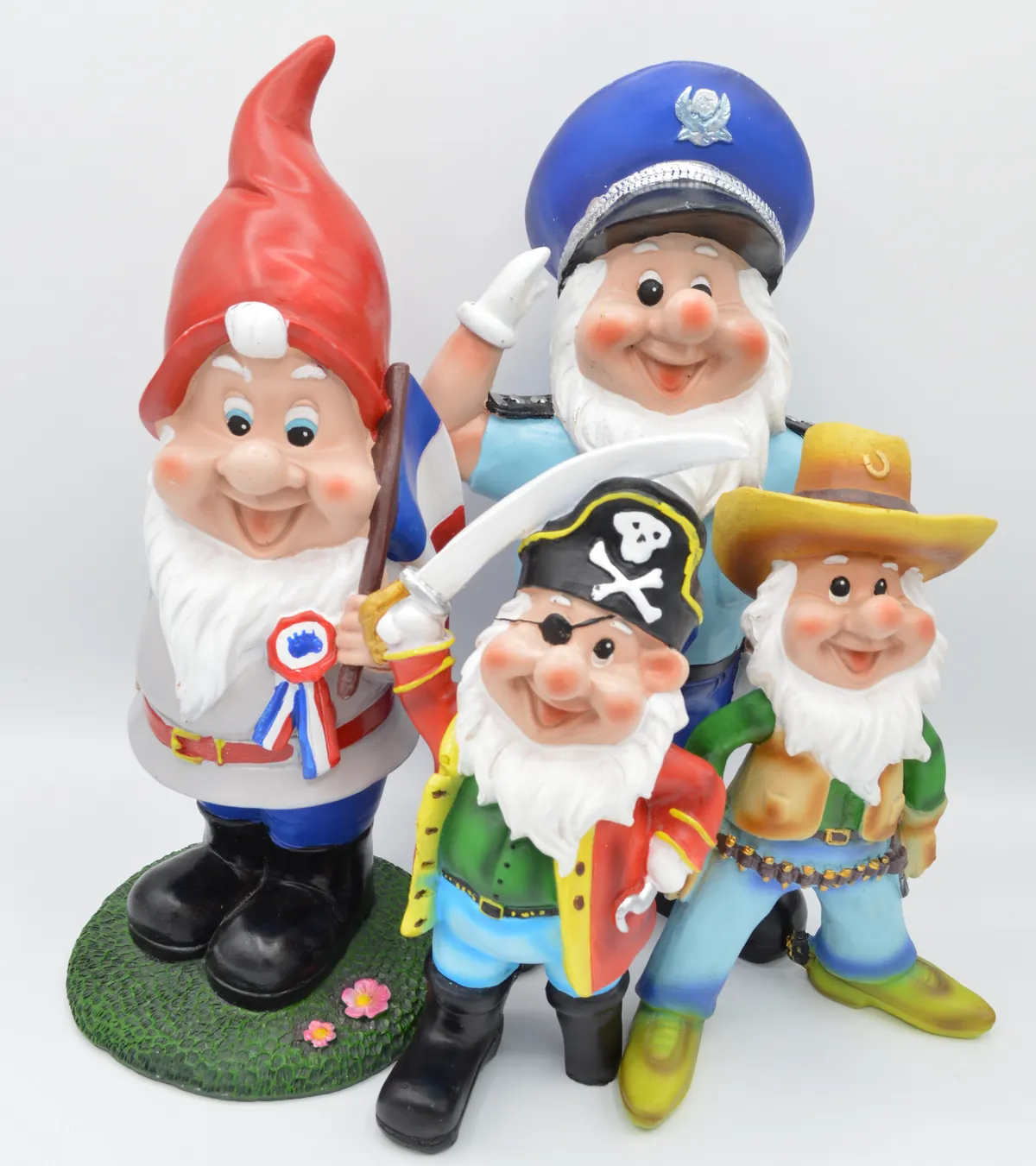 Les quatre nains de jardin Naincroyables : Patriote, Policier, Pirate et Cowboy